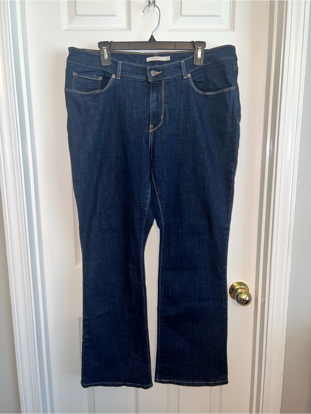 Women’s 33x30 Levi’s Dark Wash Boot Cut Jeans